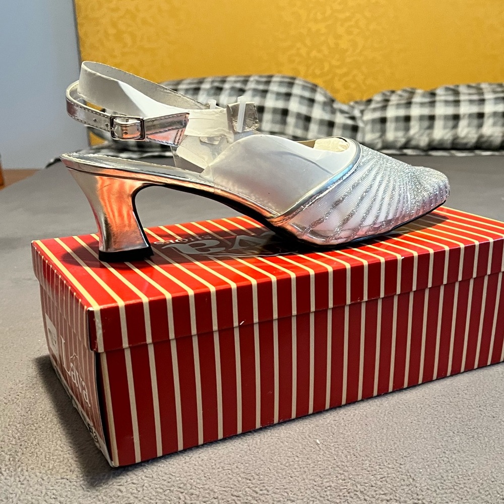 Sparkly dress shoes